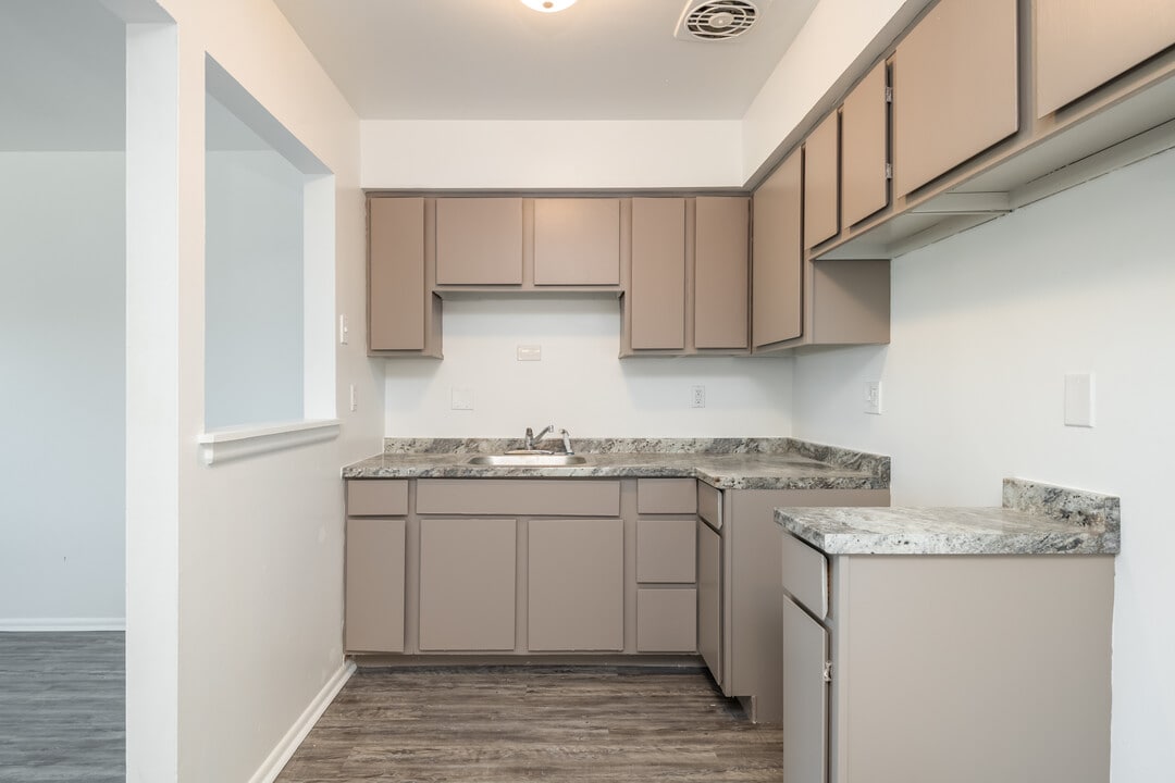 Seaway Terrace Apartments in Milwaukee, WI - Building Photo
