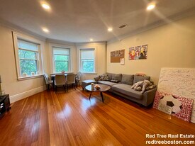 1616 Beacon St in Brookline, MA - Building Photo