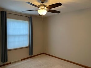 1111 Community Dr in Springfield, IL - Building Photo - Building Photo