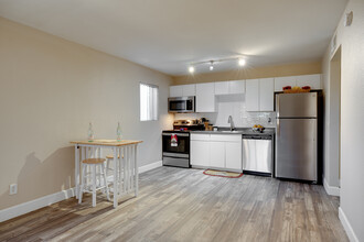 The Oaks Apartments in Mesa, AZ - Building Photo - Interior Photo