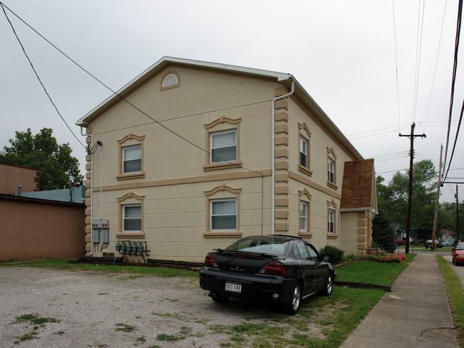 1103 7th Ave in St. Albans, WV - Foto de edificio - Building Photo