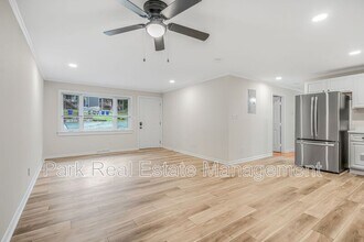 221 Howell St in Chapel Hill, NC - Building Photo - Building Photo