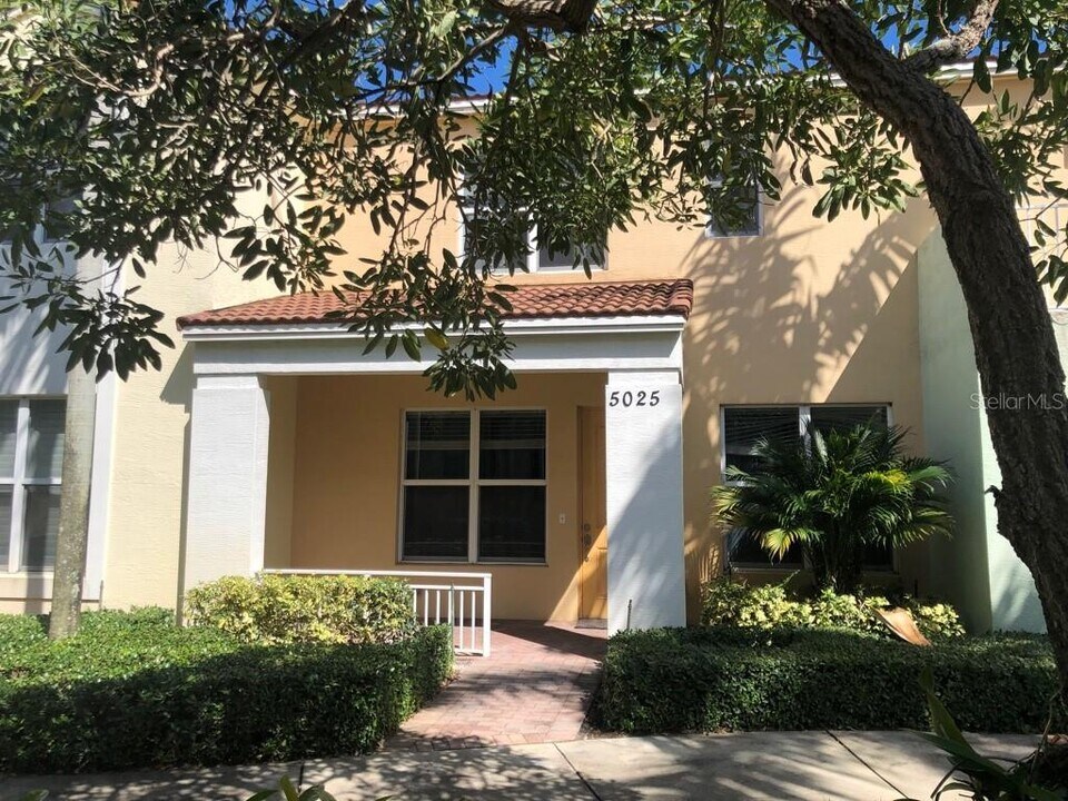 5025 NW 16th Way in Boca Raton, FL - Building Photo