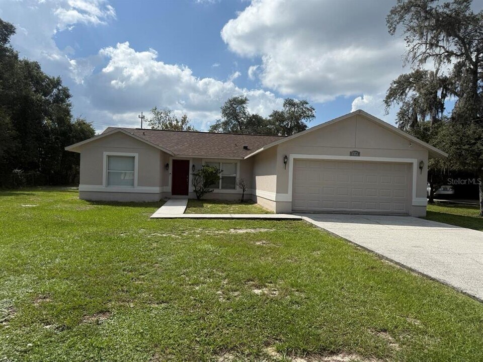 2370 Pine St in Oviedo, FL - Building Photo