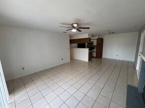 545 Canary Ln in Red Oak, TX - Building Photo - Building Photo