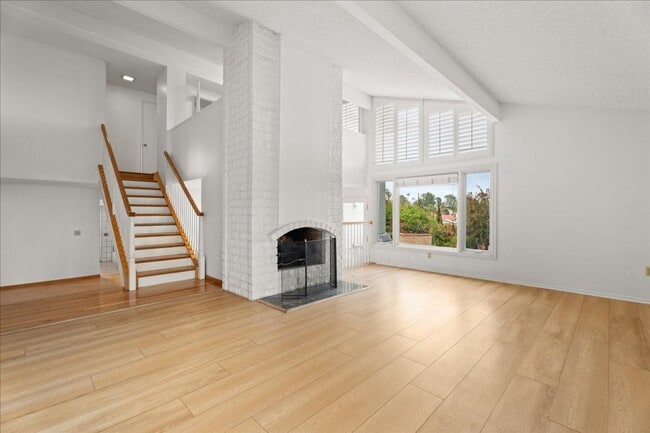 11800 Thunderbird Ave in Los Angeles, CA - Building Photo - Building Photo