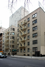 Robin Court in New York, NY - Building Photo - Building Photo