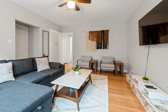 6439 N Hamilton Ave in Chicago, IL - Building Photo - Building Photo