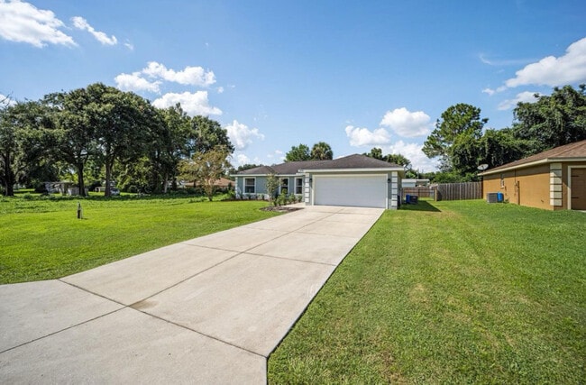 3935 SE 136th Pl in Summerfield, FL - Building Photo - Building Photo