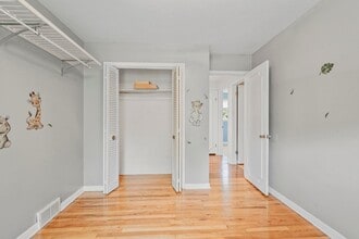 300 Murray Hill Rd in Vestal, NY - Building Photo - Building Photo