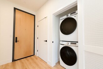 5813 Lexington Ave in Los Angeles, CA - Foto de edificio - Building Photo