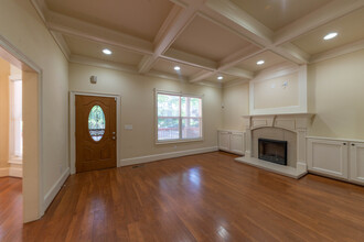 1371 Clermont Ave in Atlanta, GA - Building Photo - Interior Photo