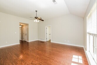 8643 Bonfire Dr in Southaven, MS - Building Photo - Building Photo