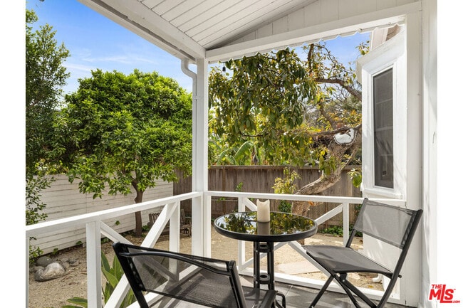 741 N Dillon St in Los Angeles, CA - Building Photo - Building Photo