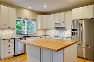 5833 Olive Ave SE in Auburn, WA - Building Photo - Building Photo