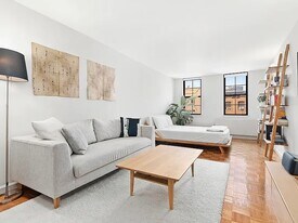 222 W 14th St in New York, NY - Building Photo