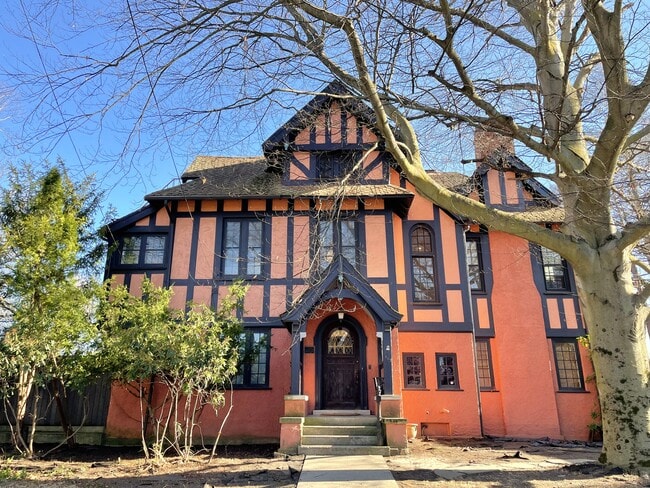 463 W Gray St, Unit 4