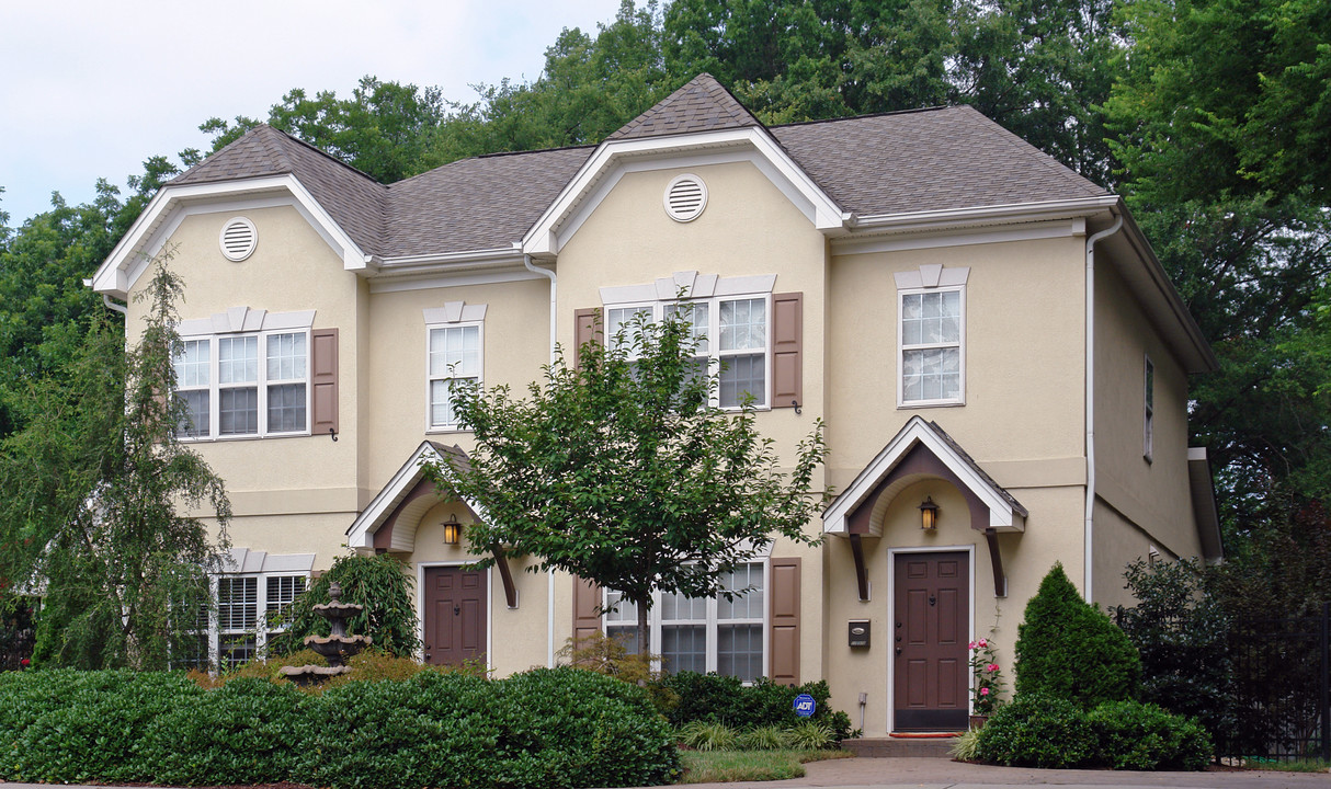 1109 Wake Forest Rd in Raleigh, NC - Building Photo