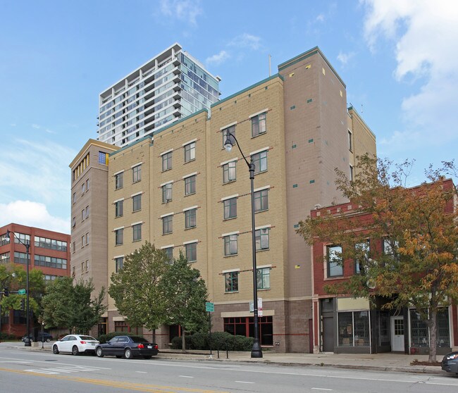 Studios at 1801 S Wabash in Chicago, IL - Building Photo - Building Photo