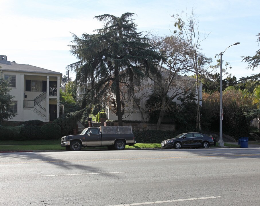 4010 Los Feliz Blvd in Los Angeles, CA - Building Photo