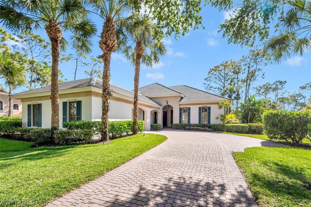 2932 Bellflower Ln in Naples, FL - Foto de edificio