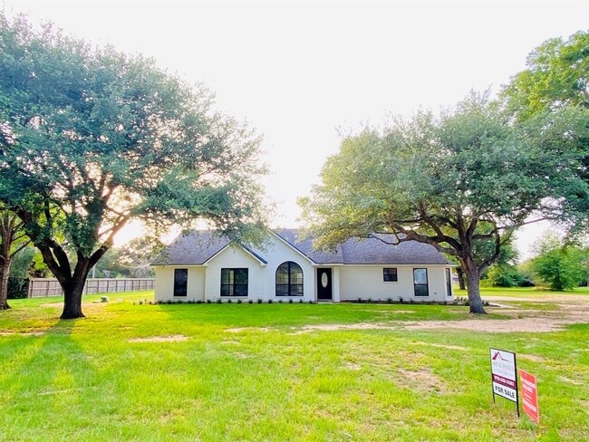 3907 Quail Cir in Sealy, TX - Foto de edificio - Building Photo