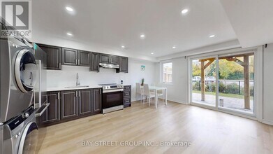 56 Priory Dr in Whitby, ON - Building Photo - Building Photo