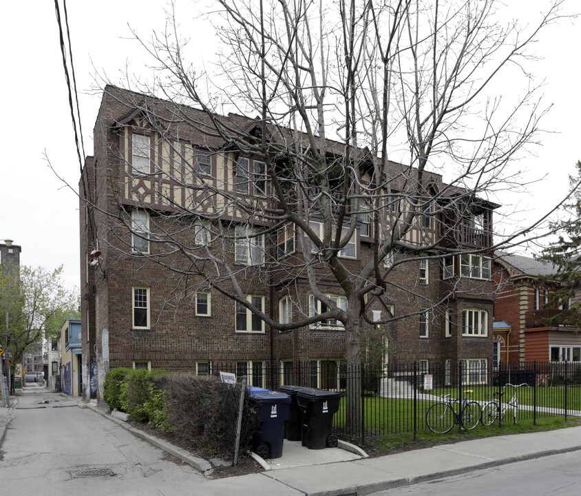 10 Beaconsfield Ave in Toronto, ON - Building Photo