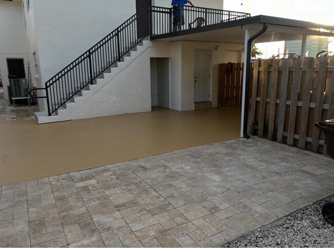 827 SE 12th St in Hialeah, FL - Building Photo - Building Photo