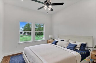 102 Prairie in Horseshoe Bay, TX - Building Photo - Building Photo