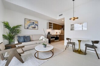 33 NE 2nd Ave in Miami, FL - Building Photo - Building Photo