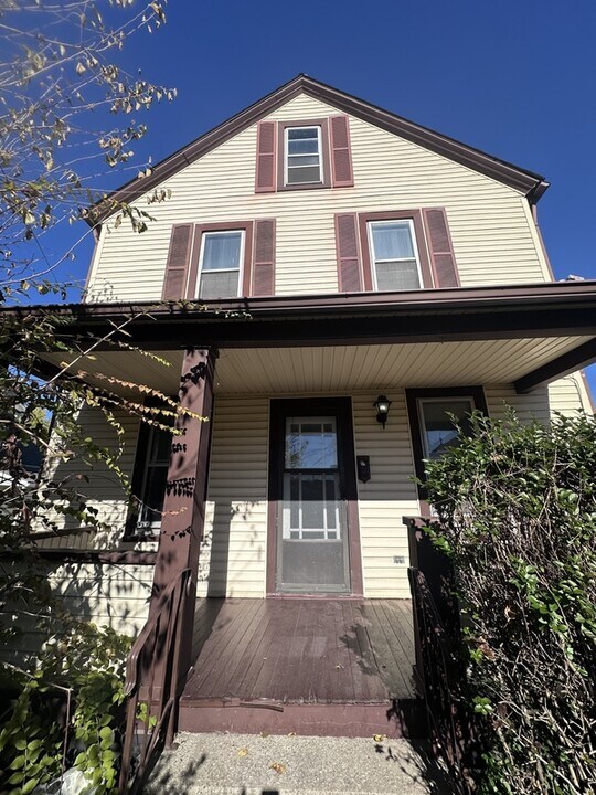 223 E 27th St in Lorain, OH - Building Photo