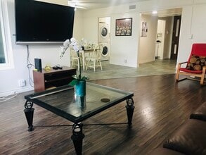 324 E Spruce Ave, Unit Condo in Inglewood, CA - Foto de edificio - Building Photo