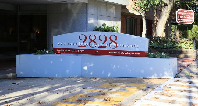 Connecticut Park Apartments in Washington, DC - Foto de edificio - Building Photo