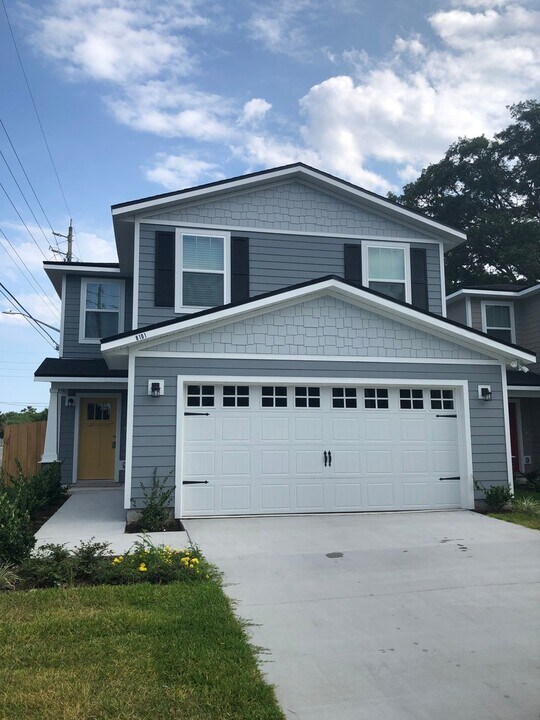 8101 Oden Ave in Jacksonville, FL - Building Photo