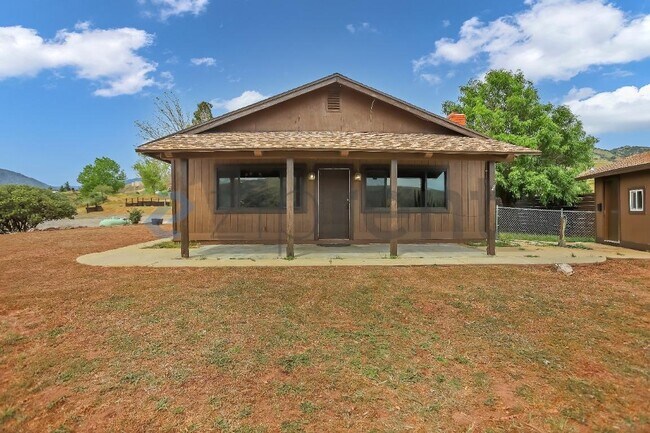 501 Cuddy Canyon Rd in Frazier Park, CA - Building Photo - Building Photo