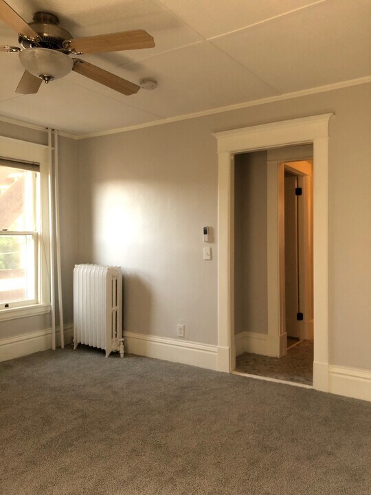 1688 Dayton Ave, Unit Apt 2 in St. Paul, MN - Building Photo