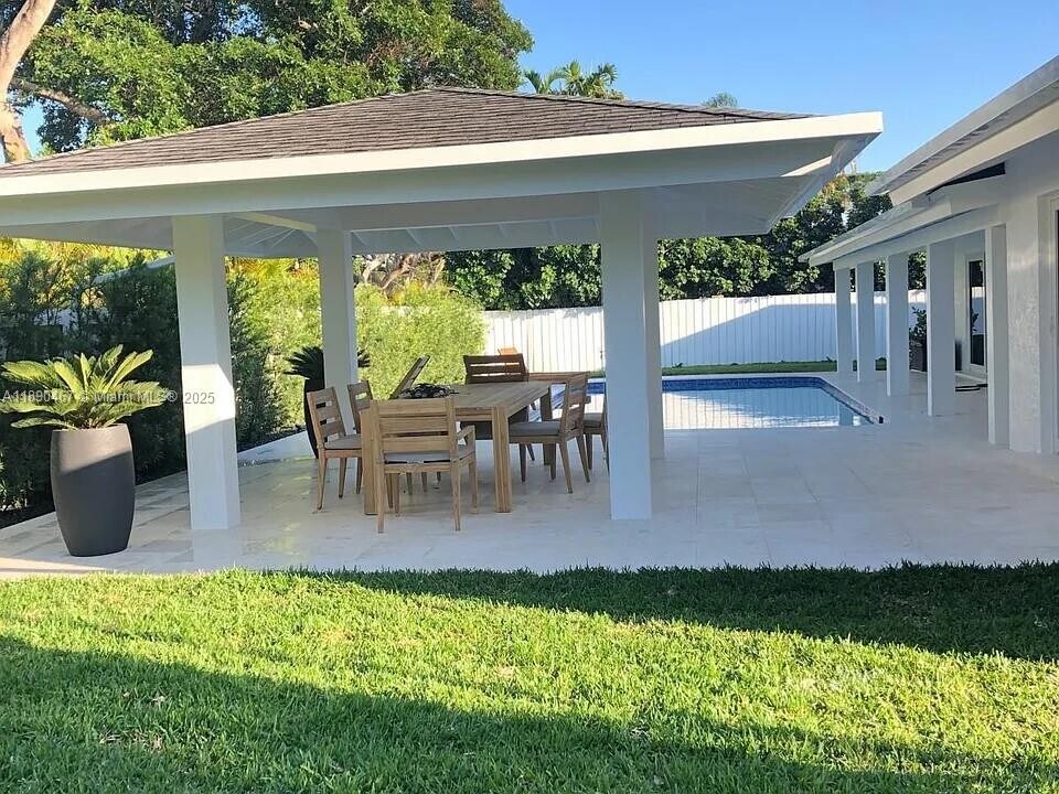 10921 SW 116th Ave in Miami, FL - Building Photo