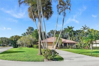 2225 SW Creekside Dr in Palm City, FL - Building Photo - Building Photo