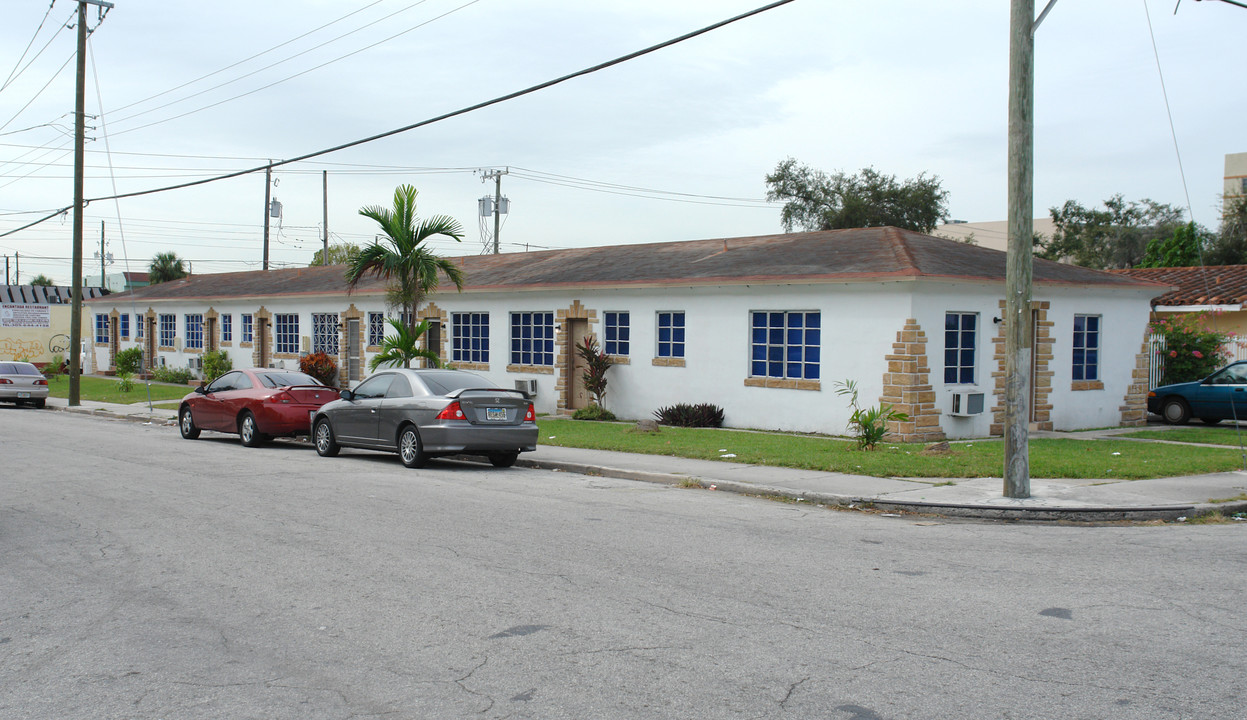 60 NW 19th Ave in Miami, FL - Building Photo