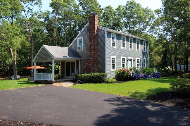 2 Sanford St, Unit 1 in Bourne, MA - Building Photo - Building Photo