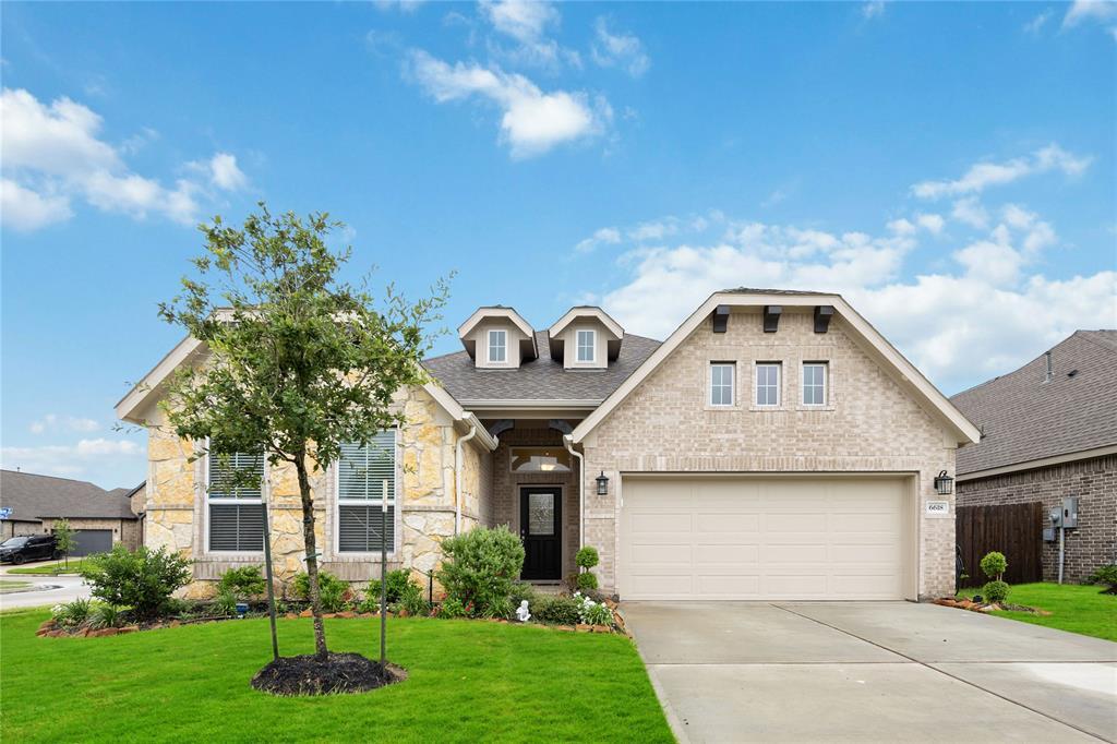 6618 Hidden Dunes Dr in Baytown, TX - Building Photo