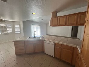 2454 Ranier Way in Hanford, CA - Building Photo - Building Photo