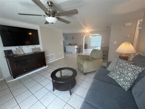3201 Elkridge Dr in Holiday, FL - Building Photo - Building Photo