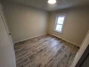 256 Inkster Blvd in Winnipeg, MB - Building Photo - Building Photo