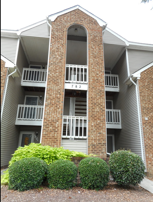 782-784 Windbrook Cir in Newport News, VA - Building Photo - Building Photo