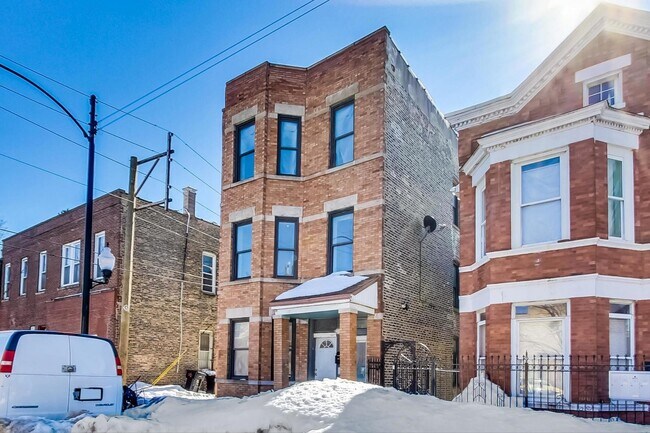 2213 W 23rd Pl in Chicago, IL - Building Photo - Building Photo