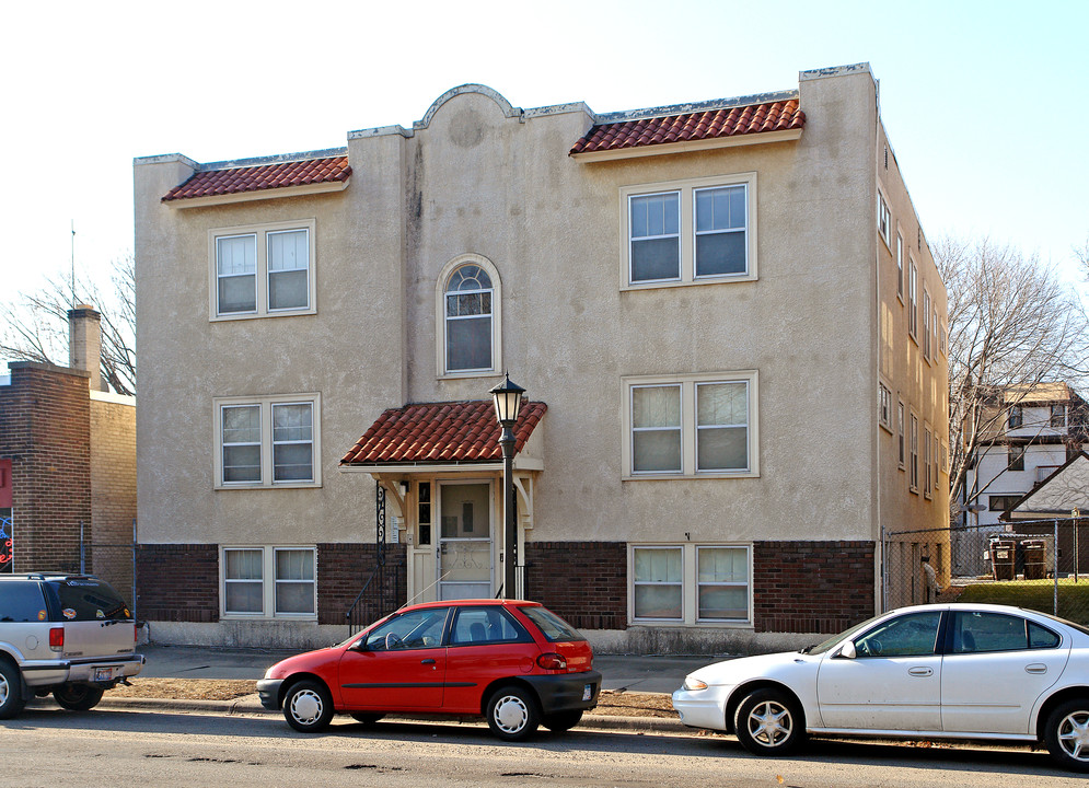 1842 St Clair Ave in St. Paul, MN - Building Photo