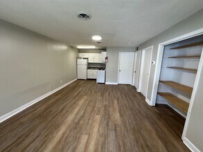 335 W State St, Unit Apt 3 in Athens, OH - Foto de edificio - Building Photo