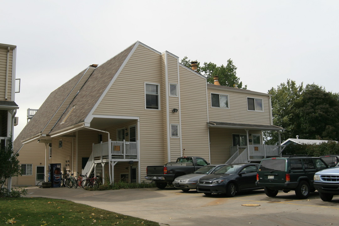 Campus West Condominiums in Lakewood, CO - Building Photo